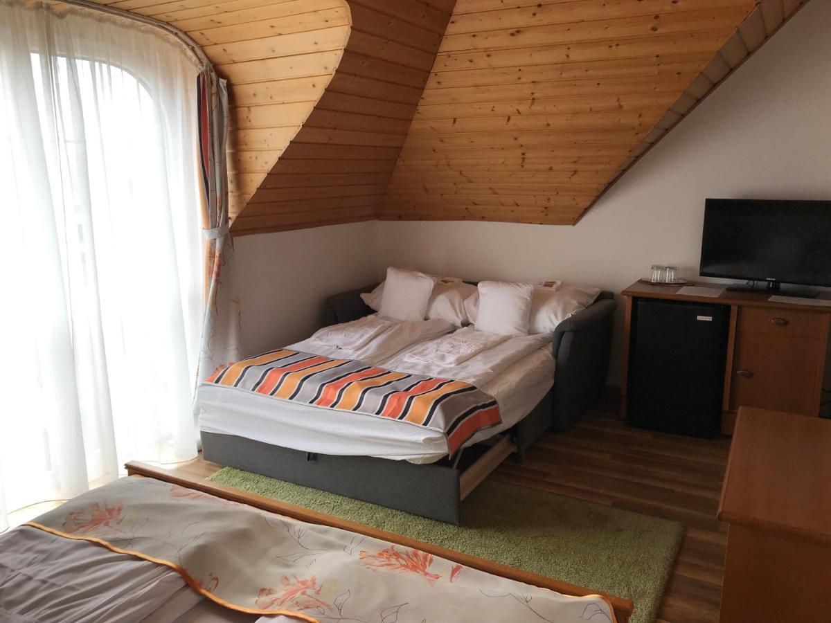 Bed and Breakfast Zoeldteto Panzio Балатонфюред Экстерьер фото