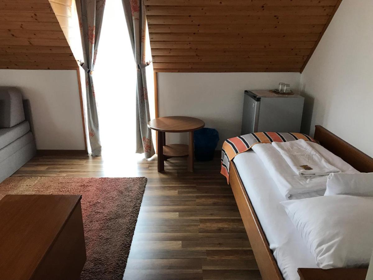 Bed and Breakfast Zoeldteto Panzio Балатонфюред Экстерьер фото