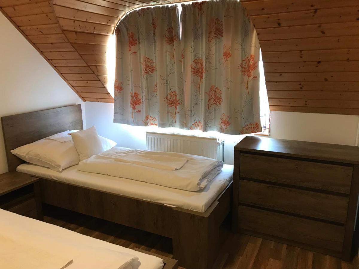 Bed and Breakfast Zoeldteto Panzio Балатонфюред Экстерьер фото